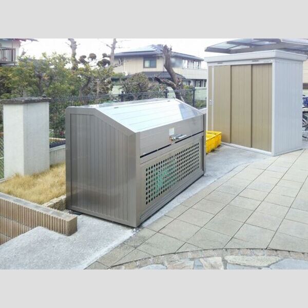 現地周辺 (建物専用ゴミ置き場)