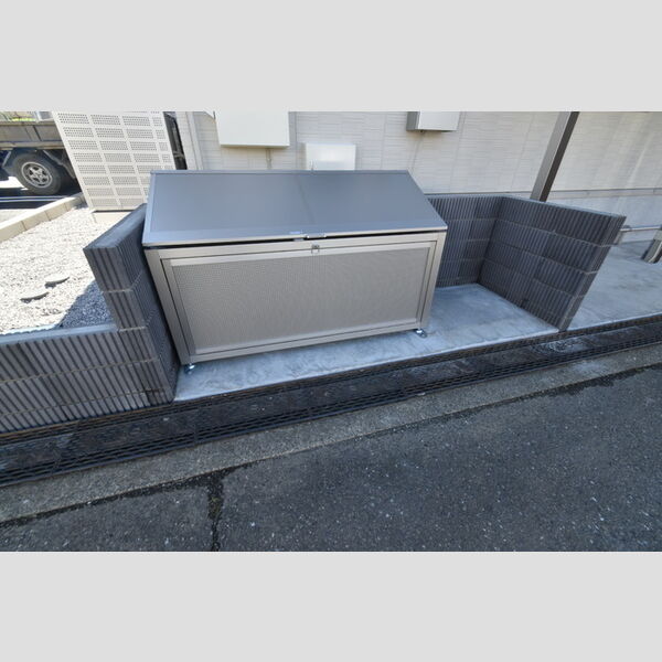 現地周辺 (入居者専用ゴミ置き場)