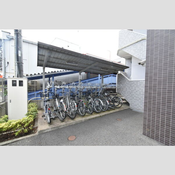 駐車場 (屋根付き駐輪場)