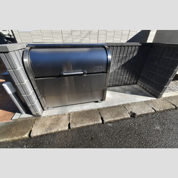 現地周辺 (入居者専用ゴミ置き場)
