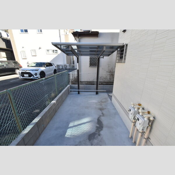 駐車場 (屋根付き駐輪場)