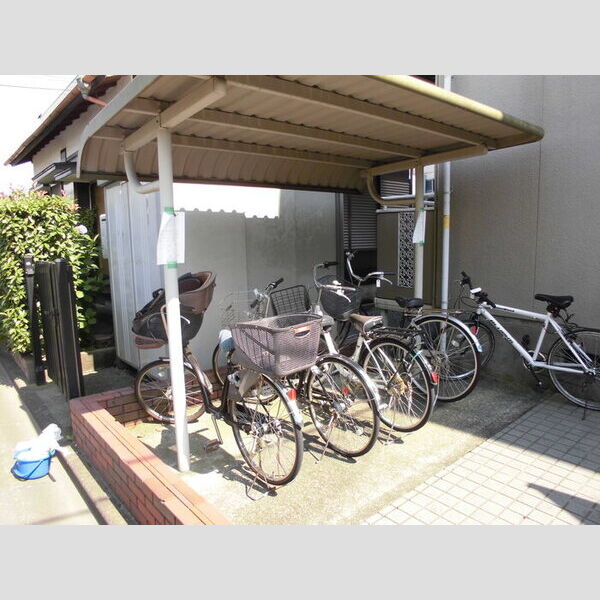 現地周辺 (屋根付き駐輪場)