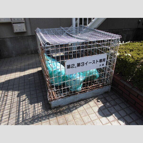 現地周辺 (入居者専用ゴミ置き場)