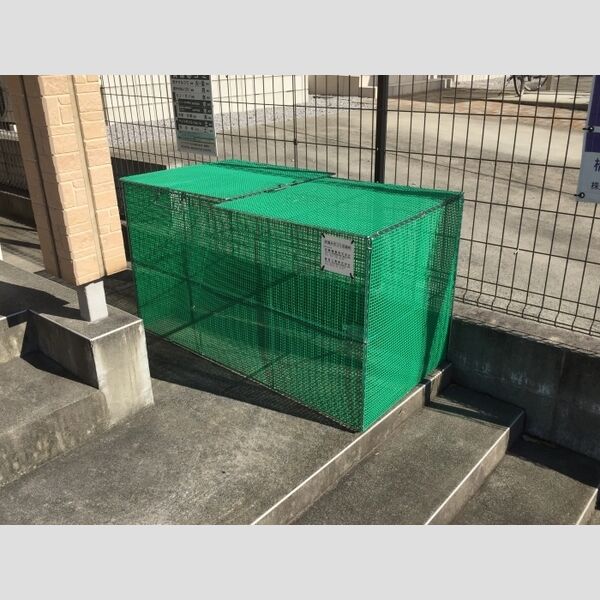 現地周辺 (入居者専用ゴミ置き場)