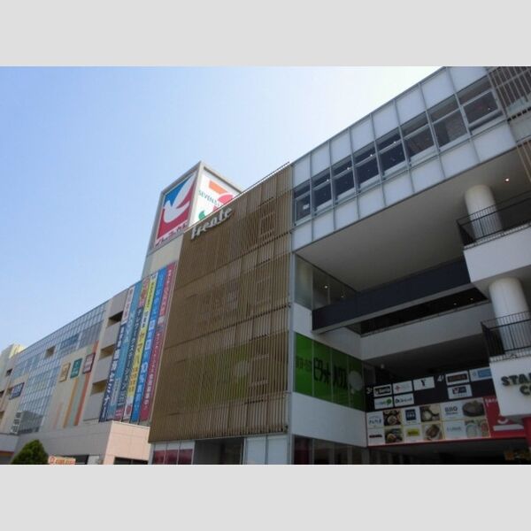 現地周辺 (南大沢駅前)