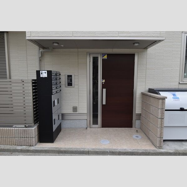 エントランス (建物入り口)
