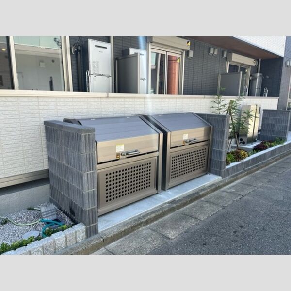 現地周辺 (ゴミ置場)