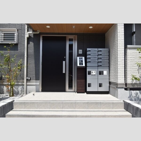 エントランス (建物入り口)