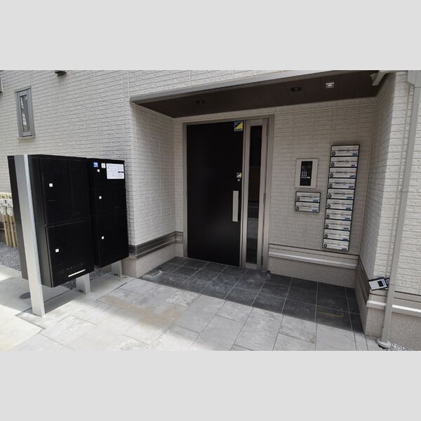 エントランス (建物入り口)