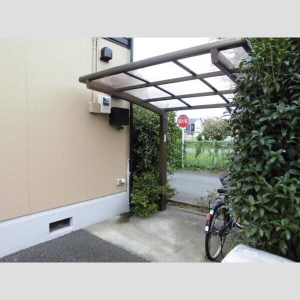 駐車場 (屋根付駐輪場)