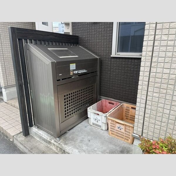 現地周辺 (ゴミ置場)