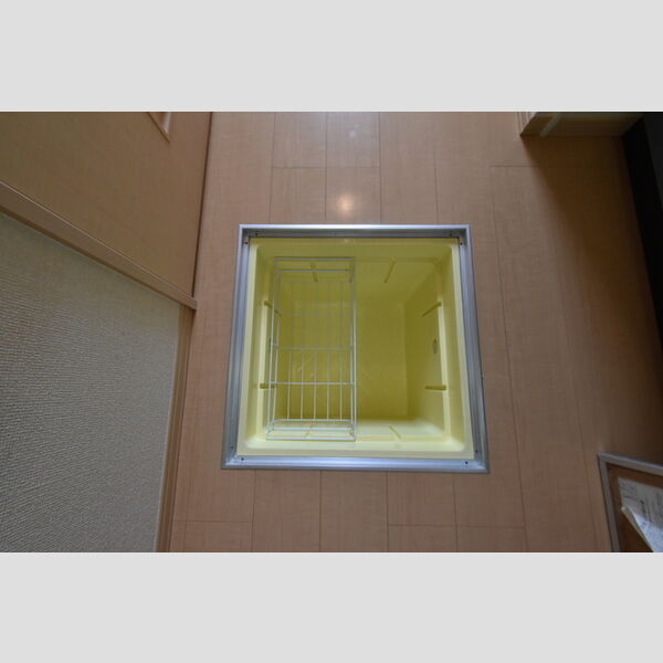 その他 (床下収納庫)