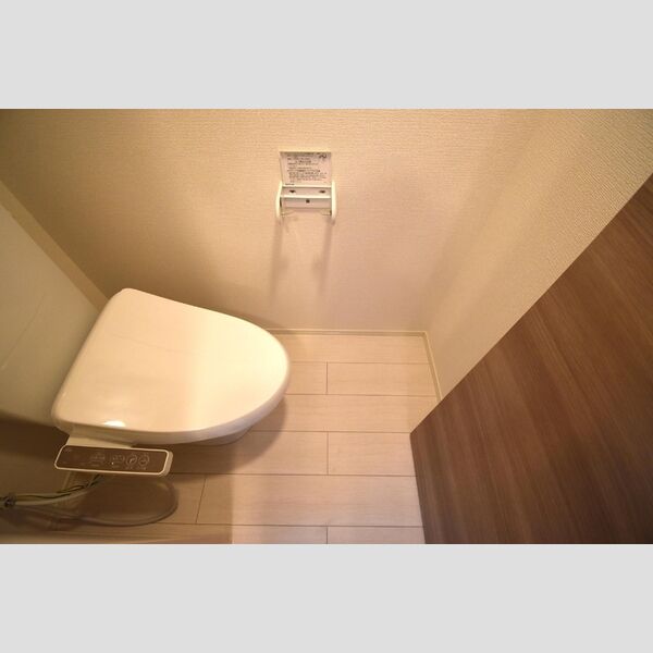 トイレ (トイレ)
