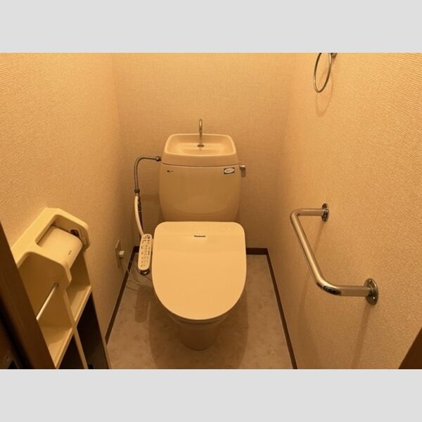 トイレ (トイレ(温水洗浄暖房便座付き))