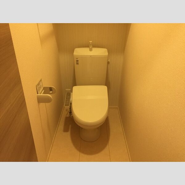 トイレ (温水洗浄暖房便座)