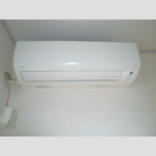 その他設備 (LDKにエアコン実装です)