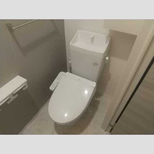 トイレ (トイレ)