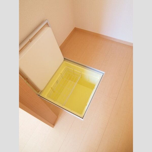 その他設備 (床下収納)