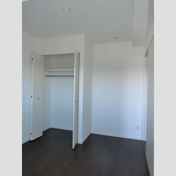 キッチン (バルコニー側洋室)