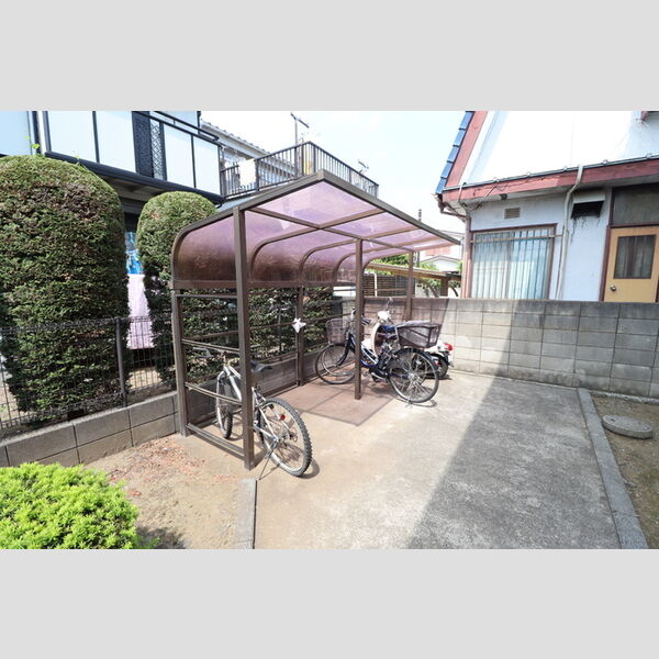 現地周辺 (駐輪場)