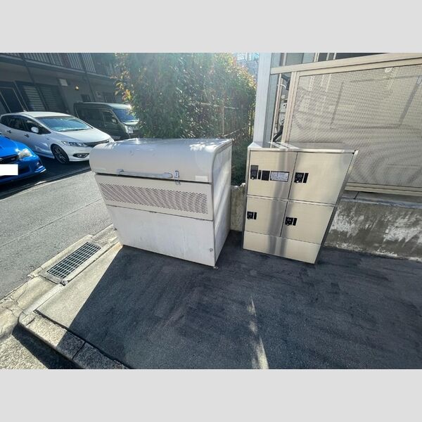 現地周辺 (ゴミストッカー・宅配BOX)
