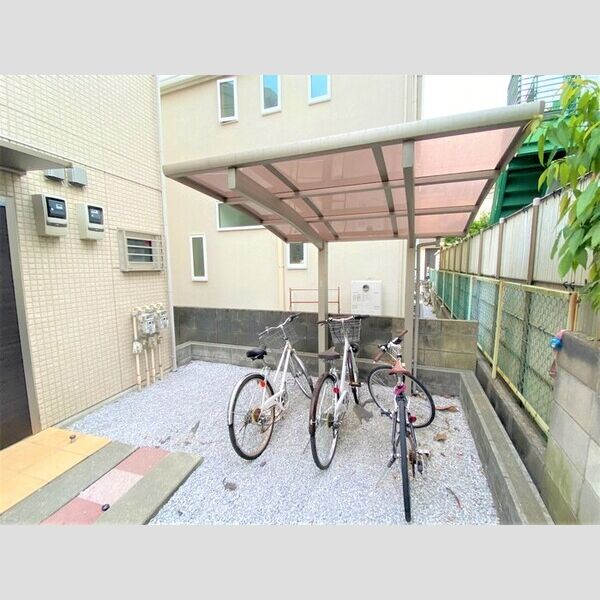 現地周辺 (駐輪場)