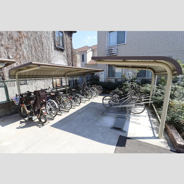 現地周辺 (屋根付き駐輪場)