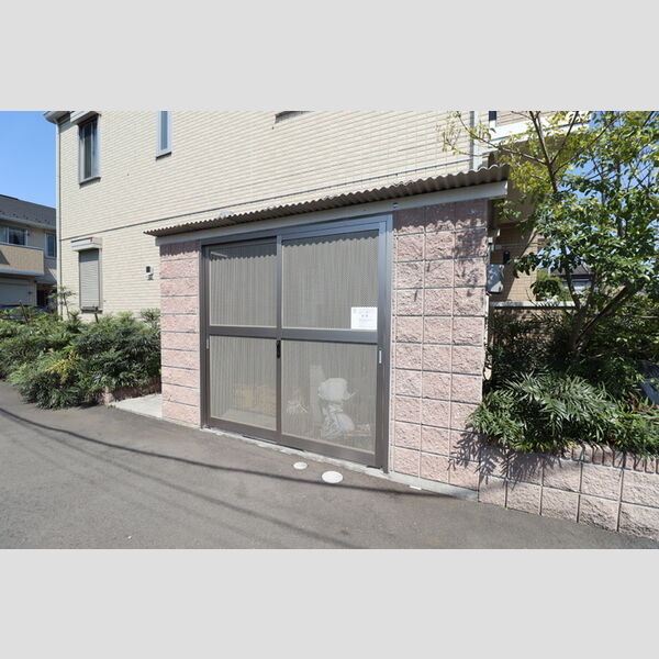 現地周辺 (ゴミ集積場)