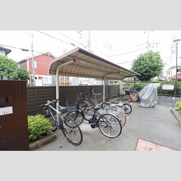 現地周辺 (屋根付き駐輪場)