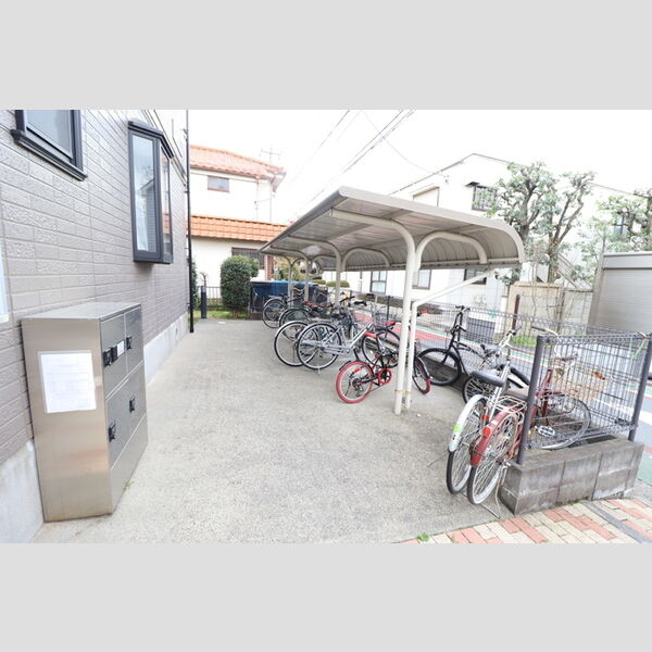 現地周辺 (屋根付き駐輪場)