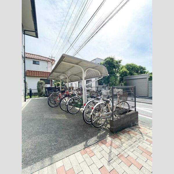 現地周辺 (駐輪場)