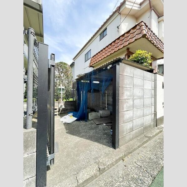現地周辺 (ごみ置き場)