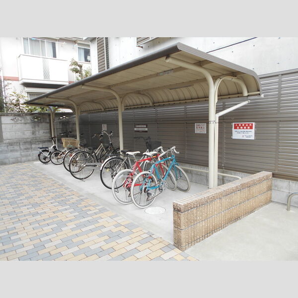 現地周辺 (駐輪場)