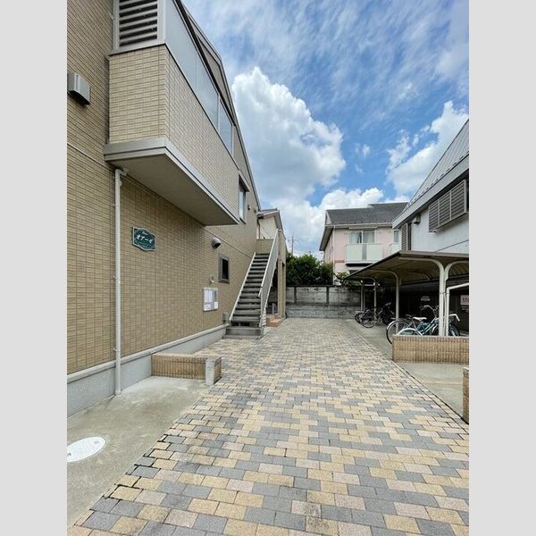 エントランス (エントランス)