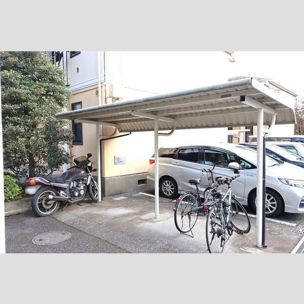 現地周辺 (屋根付き駐輪場)