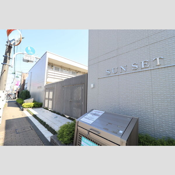 エントランス (エントランス)