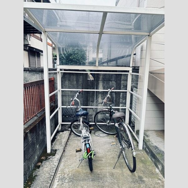現地周辺 (駐輪場)