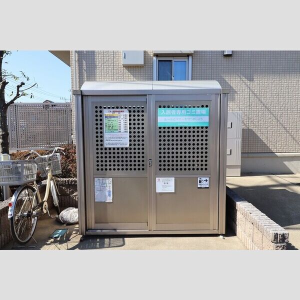 現地周辺 (ごみ置き場)