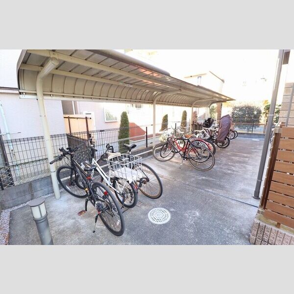 現地周辺 (駐輪場)