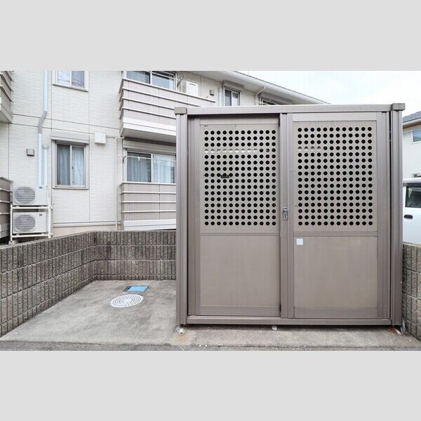 現地周辺 (ごみ置き場)