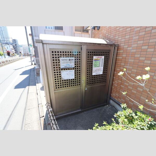 現地周辺 (ゴミ集積場)