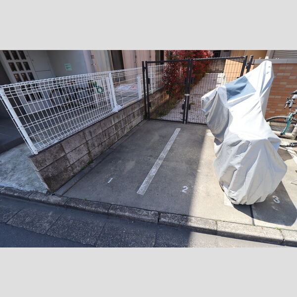 現地周辺 (バイク置き場)