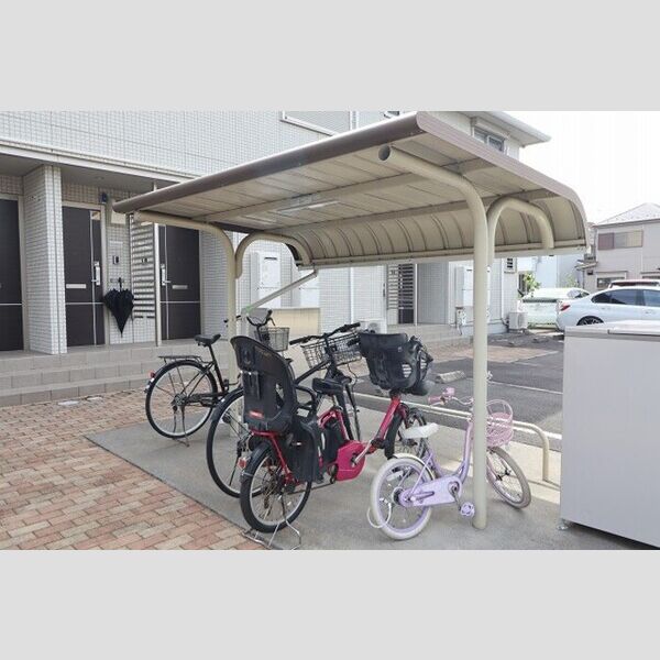 現地周辺 (屋根付き駐輪場)
