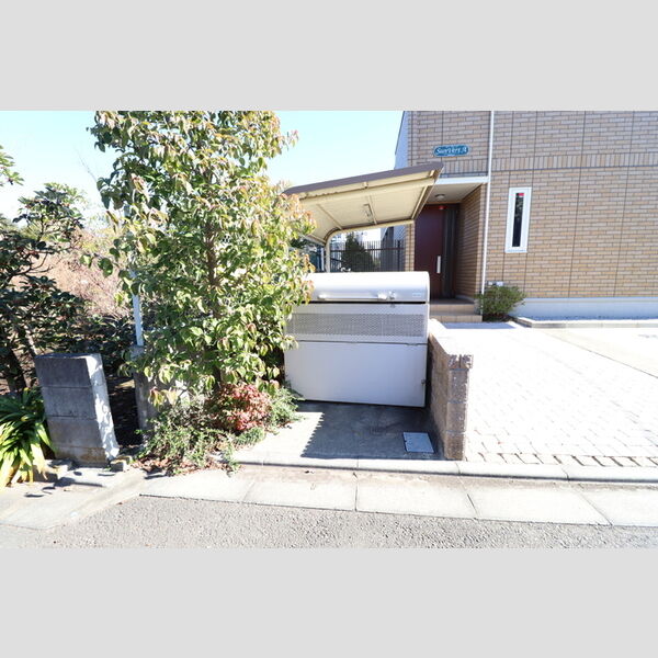 現地周辺 (ゴミ置場)
