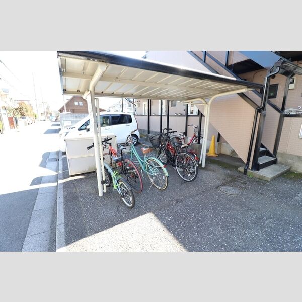 現地周辺 (駐輪場)