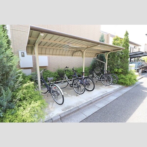 現地周辺 (駐輪場)