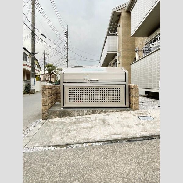 現地周辺 (ごみストッカー)