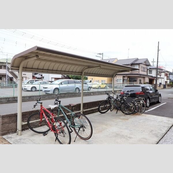 現地周辺 (屋根付き駐輪場)