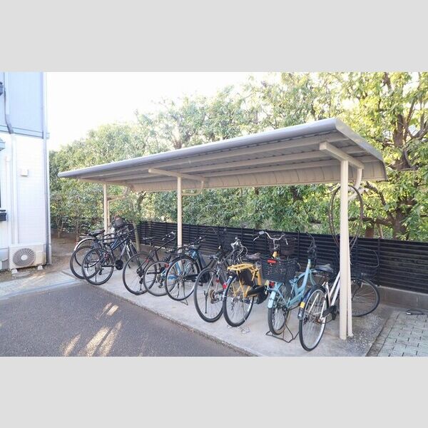 現地周辺 (屋根付き駐輪場)