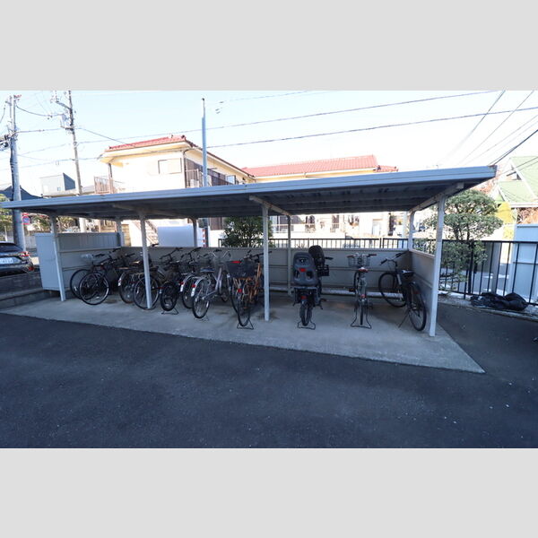 現地周辺 (駐輪場)